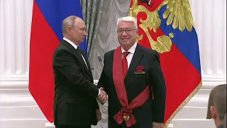 Владимир Винокур спародировал Джо Байдена после получения ордена в Кремле