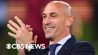 Spanish soccer federation asks Luis Rubiales to resign after unwanted kiss