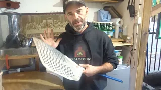 How to use Pizza Peel, and how to avoid stick the Pizza ( Massimo Nocerino)