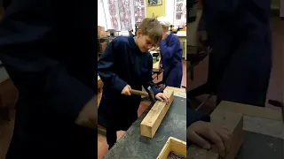 Учимся забивать гвозди (Learning to hammer nails)