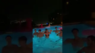 Elevator Boys mit HEIDI KLUM im Pool 🤪😏