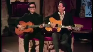 Roy Orbison & Johnny Cash   Oh, Pretty Woman Live The Johnny Cash TV Show 1969