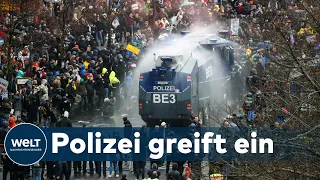 HEFTIGE AUSEINANDERSETZUNGEN: Demo-Auflösung ignoriert - Corona-Leugner widersetzen sich der Polizei