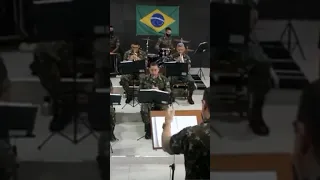 Maestro Fidélis apresenta: Banda, Exército Brasileiro tocando a música Cheia de Mania de Raça Negra