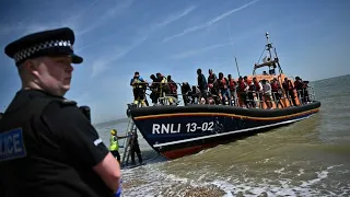 Migrant crossings in the English Channel hit single-day record high • FRANCE 24 English