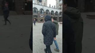 Kiev 2022 main street Kreshatik Крещатик и песня