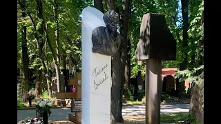 Ольга Дроздова вмешалась в грандиозный скандал с памятником на могиле Галины Волчек Поклонники в шок