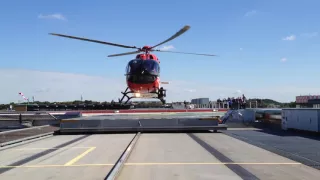 Erste Landung der neuen H 145 an der Station der DRF Luftrettung in Berlin