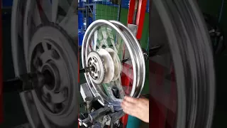 Desamassar rodas de todo tipos de rodas obs: vendemos as máquinas de desempeno e máquina de pneus