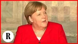 Angela Merkel al lavoro dopo il malore: ''Sto bene, devo bere più acqua e meno caffè''