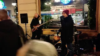 Dabro - "Юность" песня в исполнении кавер группы "Айдахо" на Невском проспекте в Санкт-петербурге...