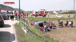 Acht Verletzte bei schwerem Verkehrsunfall in Weißkirchen an der Traun