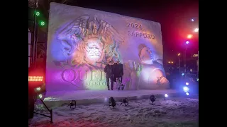 QUEEN + ADAM LAMBERT メンバーが来日記念雪像を訪問！