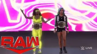 WWE 2K22 RAW NAOMI (W/SASHA BANKS) VS TONI STORM (W/SHOTZI)