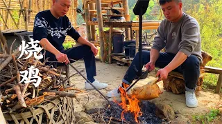 粉丝进山体验原始生活，小伙用正宗土鸡做个柴火辣子鸡，味道真鲜。【食外高人】 ，chinese food ，asianfood  ，农村生活体验，农村生活的好处，中国小伙 ，模仿 ，李子柒