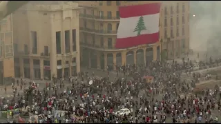 Lebanese protesters storm ministry building