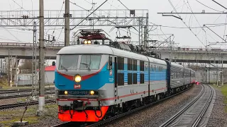 ЧС200-009 с приветлевой бригадой следует с поездом №4 "Экспресс" по Обухово