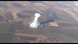 Vídeo mostra grande explosão depois de bateria antiaérea ser destruída na Ucrânia