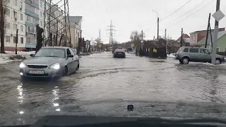 Оренбург, ул Полтавская. Весна пришла. Потоп. Вода с колодцев.