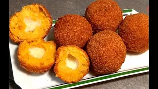 Bolitas de plátano maduro con queso  a lo Cubano