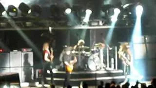 AEROSMITH'S Steven Tyler hits JoePerry over head w/ mic  LI Jones Beach show 8-12-10