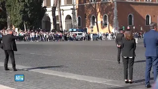 Roma, la Presidente Meloni depone una corona d'alloro all’Altare della Patria [LA DIRETTA]