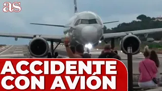 ACCIDENTE con las TURBINAS de un AVIÓN: la fuerza del MOTOR causa DAÑOS a PERSONAS | AS