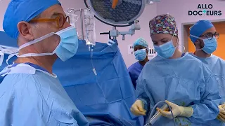 Opération chirurgicale de jumeaux dans l'UTERUS