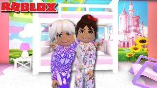 OLIVES FIRST SLEEPOVER WITH HER COUSIN POPPY | Bloxburg Family | Roblox roleplay