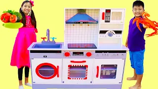 Wendy Pretend Play Desafío de Cocinar con Comiditas de Juguetes para Niños  | Juguetes de Cocina