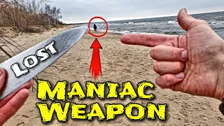 Maniac has lost his weapon! Dangerous find on the beach. People are safe now!