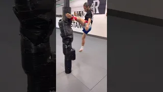 Crazy Head Kicks - Muay Thai with Eddie Abasolo