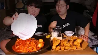 Sweet soy sauce chicken with korean hot spicy tteokbokki mukbang, eating show by pig brothers