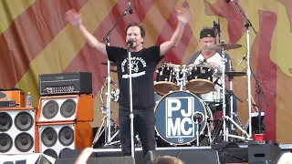 Pearl Jam - Rockin In the Free World with Chad Smith & Nathan Followill - Jazz Fest (April 23, 2016)