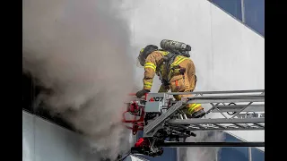 Jacksonville Fire Rescue Department responds to vacant commercial building fire, turns to 3rd alarm