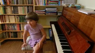 Марианна Лемешкина, 3 года 8 месяцев. А.Жилинский "Веселые ребята" (Открытый урок).