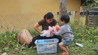 On my way to work, I met an abandoned newborn and was helped by my mother and me