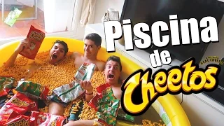 CREAMOS una PISCINA de MILES DE CHEETOS en EL SALÓN!! Nos BAÑAMOS en una PISCINA DE CHEETOS [Logan]