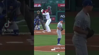 Shohei ohtani hitting a righty Homerun