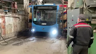В Кирове ежедневно моют автобусы и троллейбусы