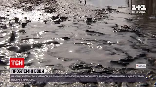 Новини України: жителі селища на Волині нарікають, що їхні подвір'я підтоплює через каналізацію