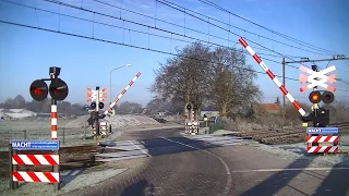 Spoorwegovergang Beilen // Dutch railroad crossing