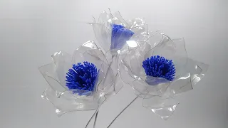 очень красивые цветы из пластиковых бутылок. very beautiful flowers from plastic bottles.