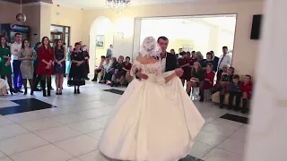 Танець нареченої з батьками.