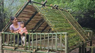Girl built a house with bamboo floors and a sunshade roof with folding wings - single mother