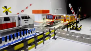 Drama kereta tabrakan di pintu perlintasan double track | kereta api Indonesia commuter line