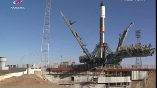 Самарская ракета-носитель "Союз-ФГ" готовится к запуску на космодроме Байконур