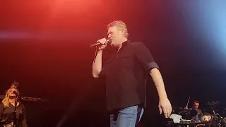 Blake Shelton in Concert - Honey Bee, A Guy with a Girl & Happy Anywhere