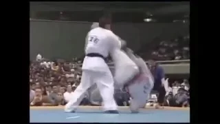 The toughest knockouts in Karate, kicking in the head