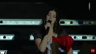 Watch Lana Del Rey sing amazing acapella version of Born To Die Live From Lollapalooza Chile 2018 HD